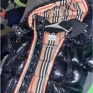 Hi I’m selling a Burberry kids jacket